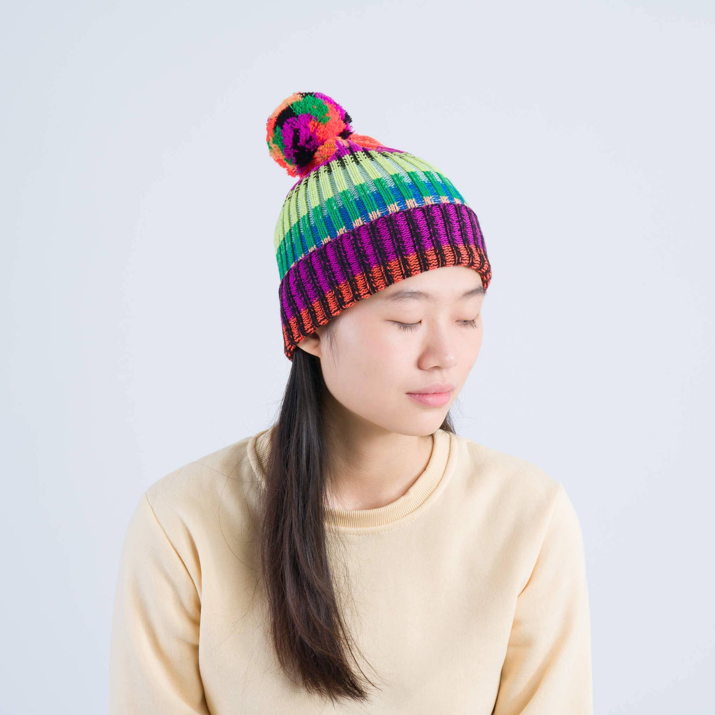 Bonnet à pompon multicolore - Fibres réemployées